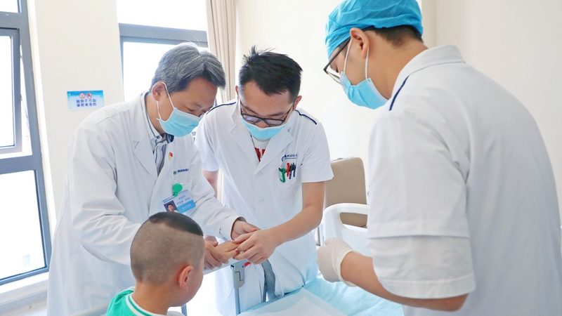 办公室久坐族必备：经络拍打操，缓解疲劳新选择